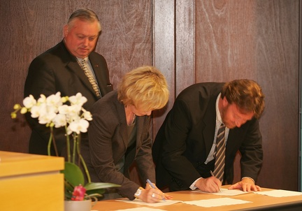 Inauguration of the building, signing of the hoste agreement