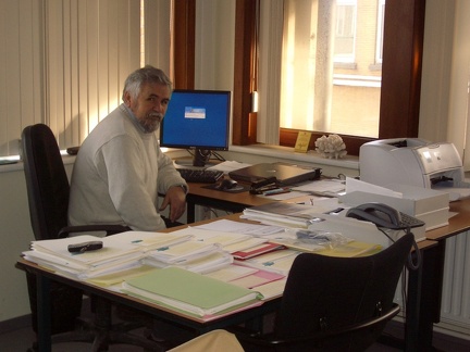 Dr. V. Vladymyrov in his office